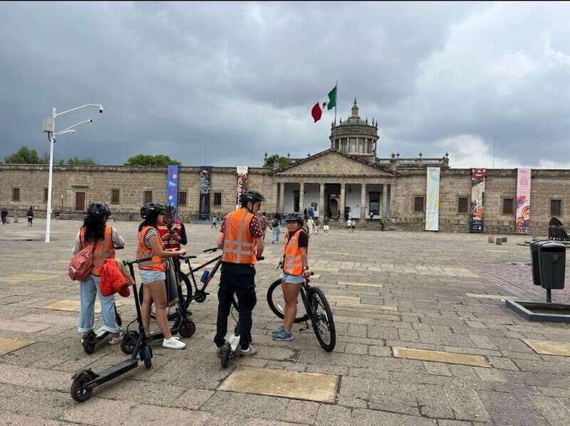 Guadalajara: Bicycle tour of the city visiting places of interest. - What to Expect on the Tour
