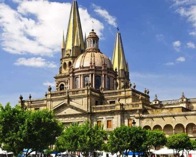 Guadalajara : Highlights Walking Tour With A Guide - An In-Depth Look at the Guadalajara Highlights Walking Tour