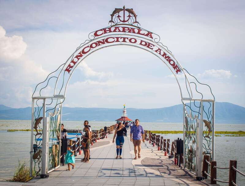 Guadalajara: Lake Chapala and Ajijic Day Trip with Boat Trip - Key Points