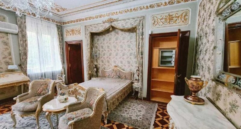 Guided Bus Tour: Parliament, Ceausescu Mansion, Village Park - An In-Depth Look at the Tour Experience