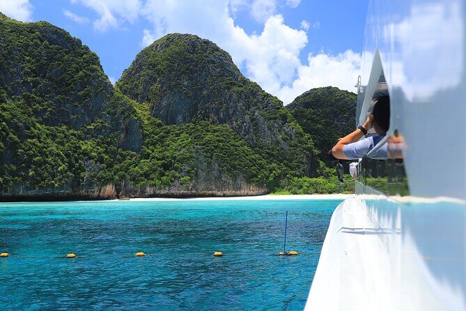 Guided Day Tour in Phuket Phi Phi & Bamboo Island - First Stop: Ko Phi Phi Le & Pileh Lagoon