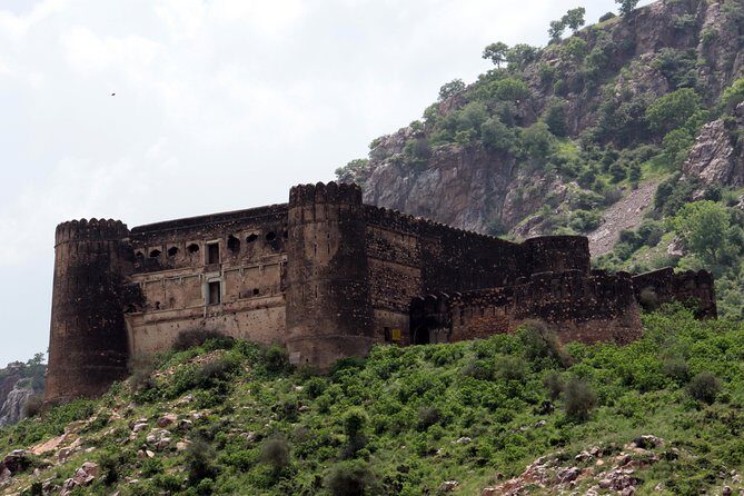 Guided Day Trip to Abhaneri & Haunted Bhangarh from Jaipur - FAQ