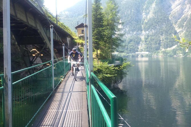 Guided E-Bike Tours with a local guide/Tips & tricks for your riding technique! - An In-Depth Look at the Guided E-Bike Tour in Hallstatt