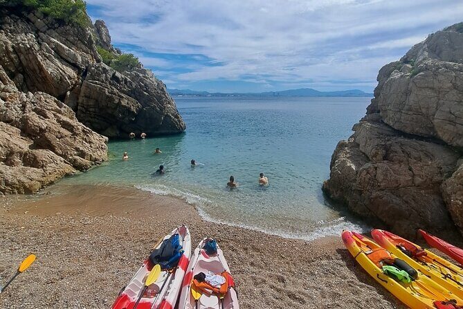 Guided kayak excursion in creeks - Authentic Experiences from Reviewers