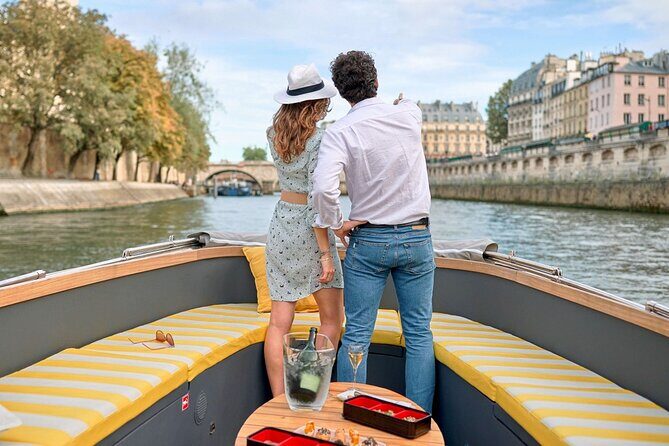 Guided Luxury River Cruise & Walking Tour of Paris' Monuments - FAQs