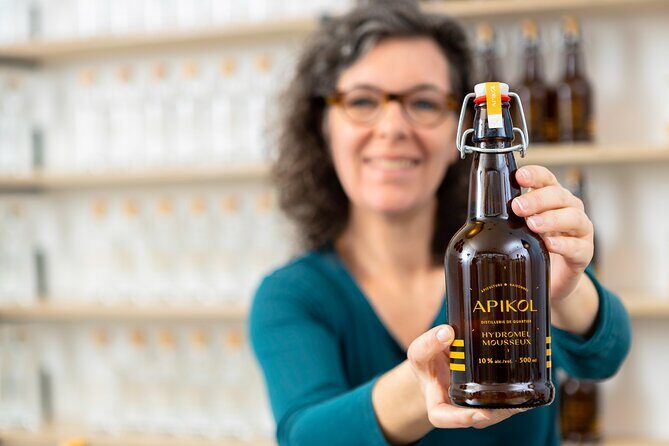 Guided tour « from the bee to the bottle » with tasting - English - What is the « from the bee to the bottle » Tour?