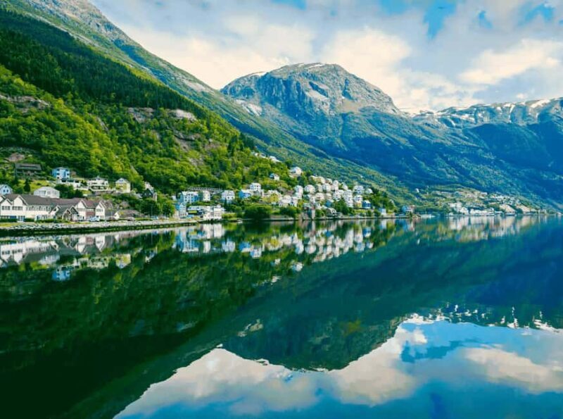 Guided tour: Hardangerfjord, Waterfalls and Ferry crossing - Key Points