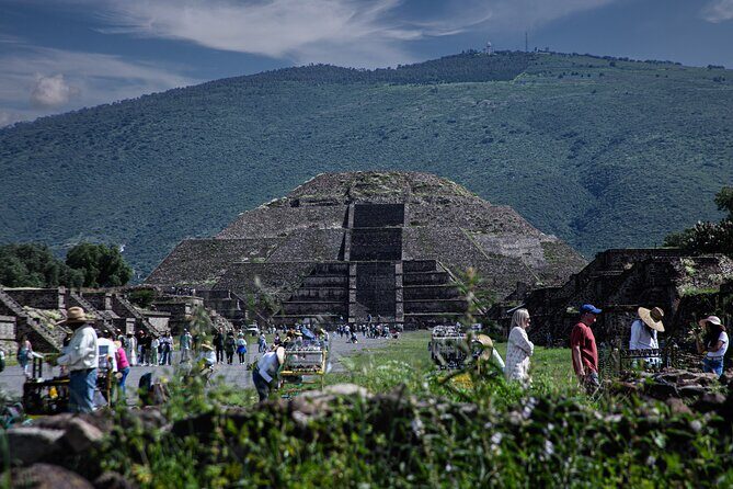 Guided tour in Teotihuacan + breakfast in Cueva + Transportation CDMX - Key Points