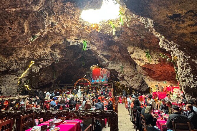 Guided Tour in Teotihuacan with Cave Breakfast and Transportation - Key Points