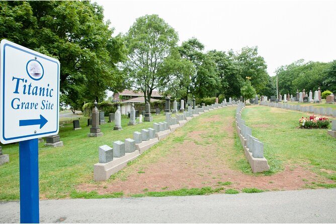 Guided Tour Lunenburg, Mahone Bay and Ovens Park from Halifax - The Titanic Graveyard and Return to Halifax
