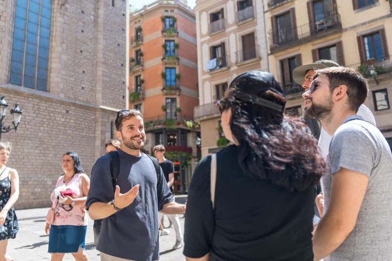 Guided tour of Barcelona in French (Old Town & Instagram spots) - An In-Depth Look at the Barcelona Old Town & Instagram Tour