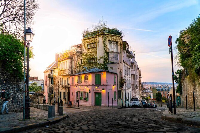 Guided tour of Montmartre and Cruise on the Seine - The Scenic Seine Cruise – A Gentle Finish