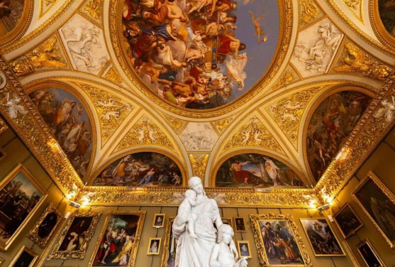 Guided tour of Palazzo Pitti: Botticelli, Caravaggio, and Raphael compared - Discover the Art and History of Palazzo Pitti with a Guided Tour