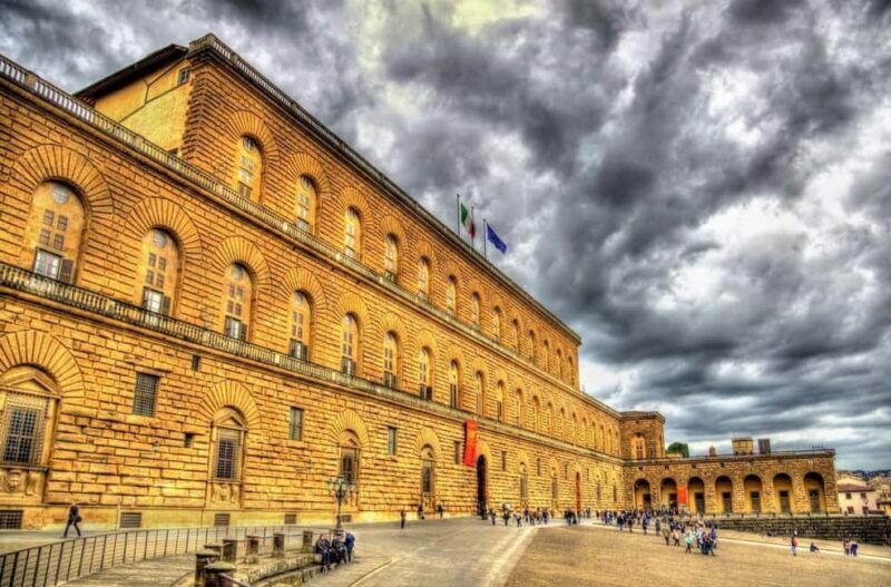 Guided tour of Palazzo Pitti: Botticelli, Caravaggio, and Raphael compared - Key Points