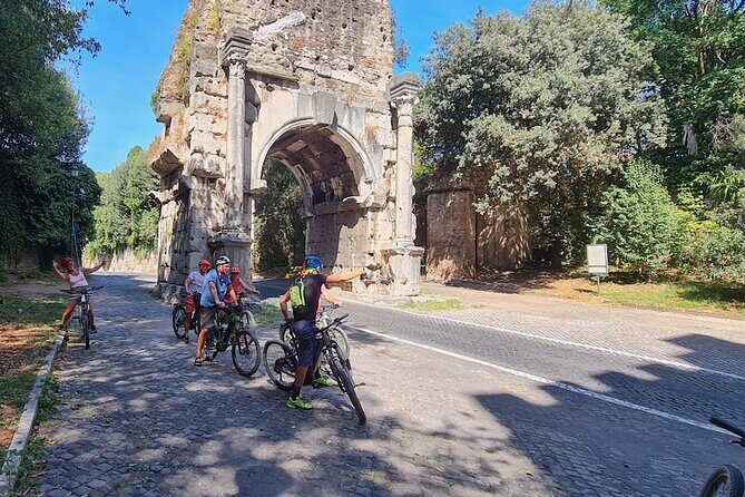 Guided tour of the Appia Antica by E-bike with aperitif - FAQ