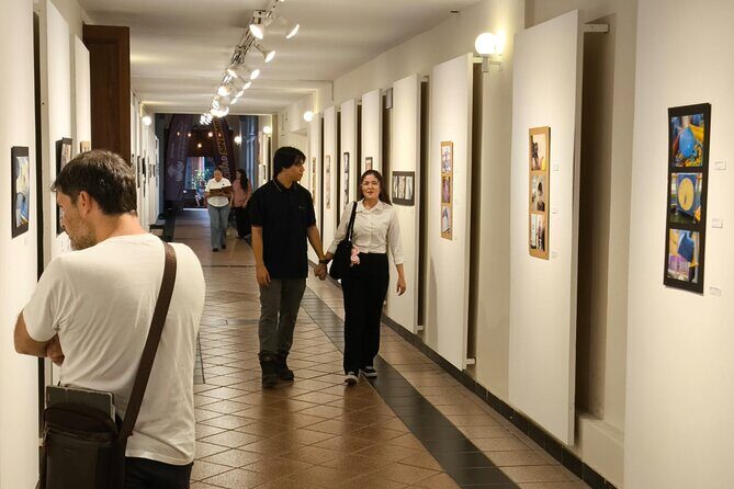 Guided tour of the art galleries of the Historic Center - The Experience of Walking Through Colonial Streets