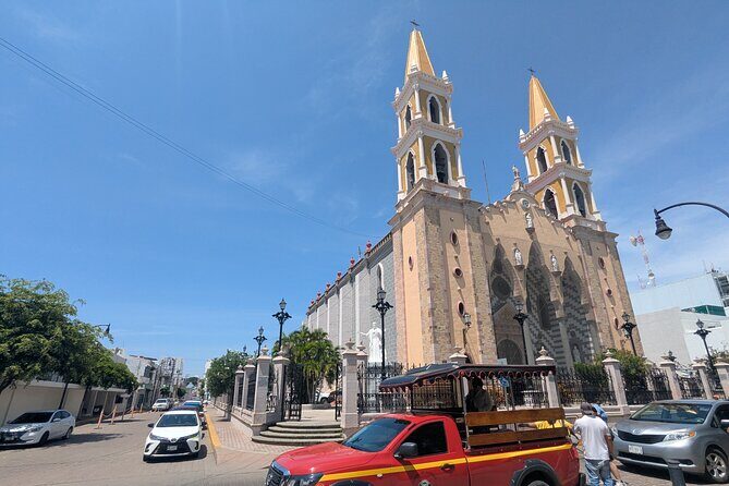 Guided tour of the cathedral and its surroundings - An In-Depth Look at the Tour