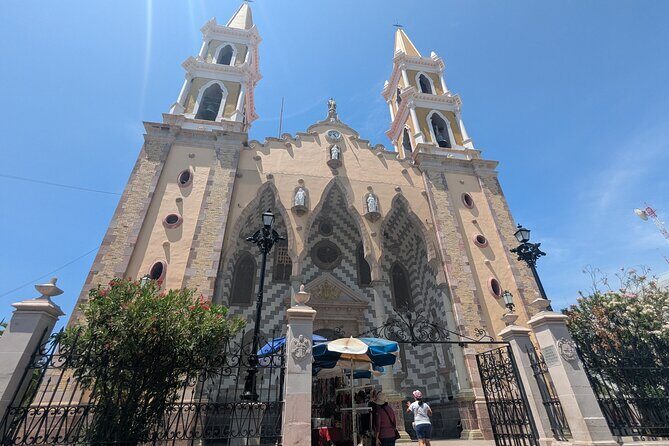 Guided tour of the cathedral and its surroundings - The Sum Up