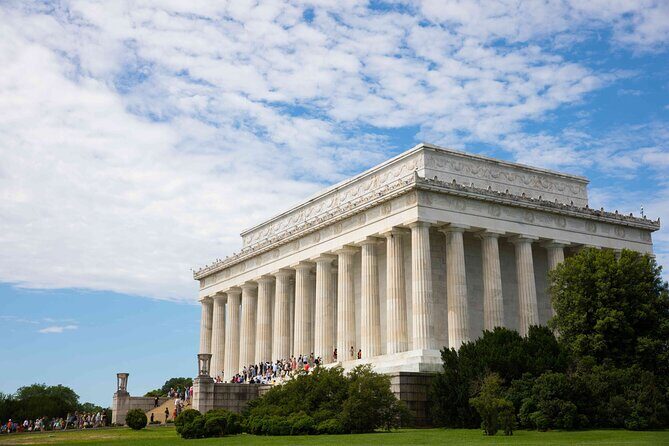 Guided Tour of The National Mall Memorials - An In-Depth Look at the Tour Experience
