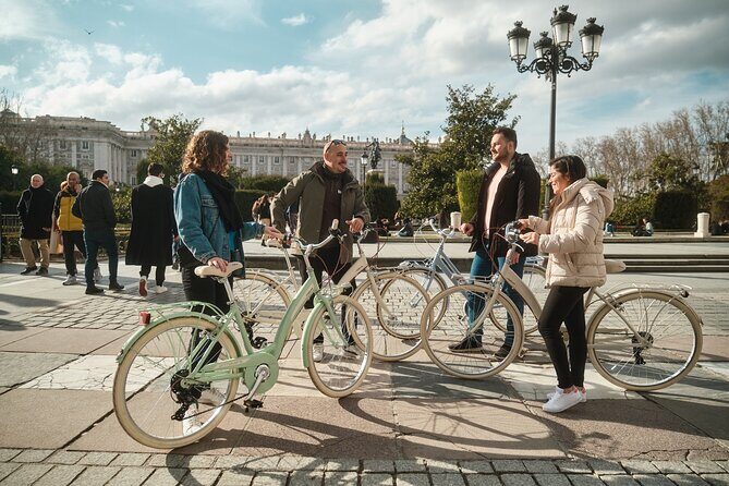 Guided tour on a Vintage Bike through Madrid - The Experience: What Makes It Stand Out