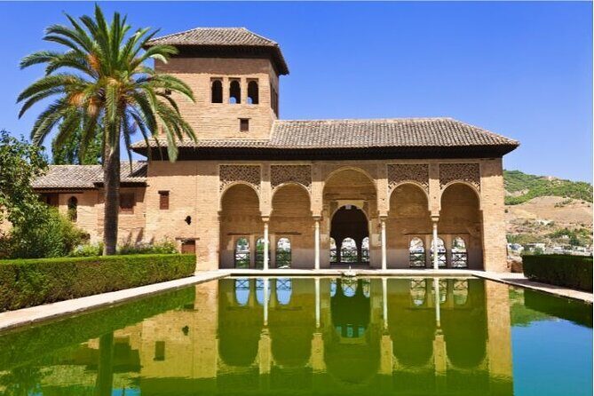 Guided tour to Alhambra with Generalife, Alcazaba and Carlos V - The Sum Up