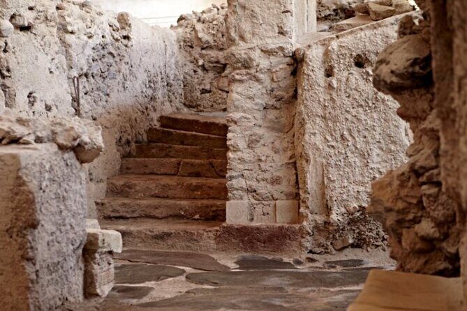 Guided Tour to the Akrotiri Archaeological Site in Santorini - Exploring the Akrotiri Archaeological Site