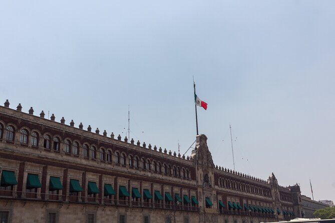 Guided Tour Zócalo to Palaces, Churches and Pyramids - FAQ