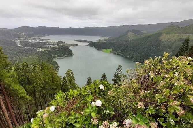 Guided Visit to the Crater and Volcano of Lagoa das Sete Cidades - Guided Visit to the Crater and Volcano of Lagoa das Sete Cidades