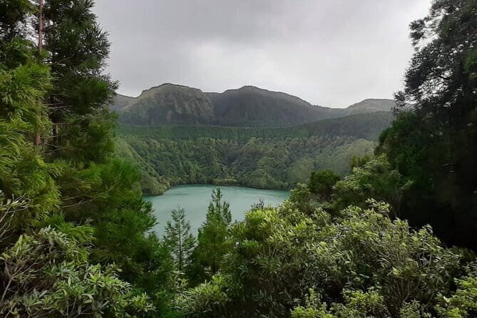 Guided Visit to the Crater and Volcano of Lagoa das Sete Cidades - Detailed Breakdown of the Itinerary