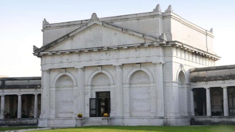 Guided visit to the Vantiniano Monumental Cemetery - A Deep Dive into the Vantiniano Cemetery Tour