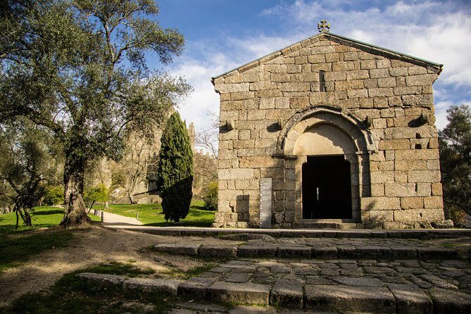 Guimarães & Braga Small Group Tour, Lunch & All Tickets included - FAQ