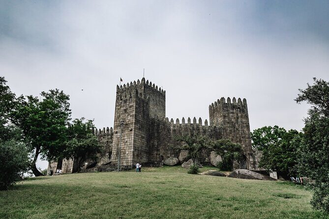 Guimarães Old Town Private Walking Tour - Practical Tips for Travelers