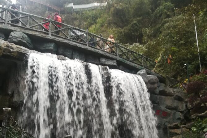 Gulong Gorge Glass Bridge and Underground River Cave Private Tour - An In-Depth Look at the Gulong Gorge and Jinlong Cave Tour