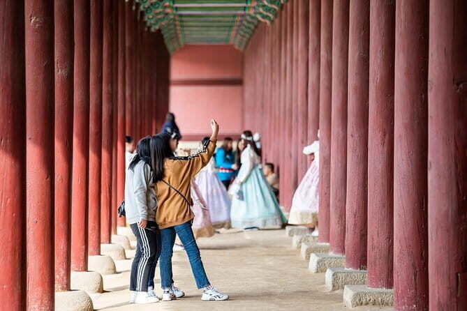 Gyeongbokgung Palace and Bukchon Walk with Make Your Own Kimchi - Key Points