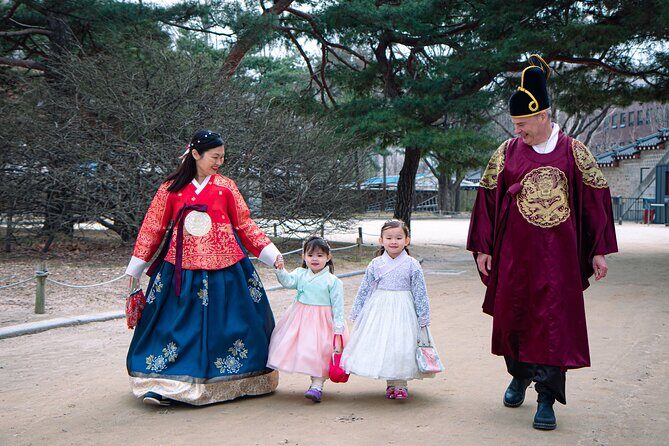 Gyeongbokgung palace family/group private photoshoot - Who should consider this experience?