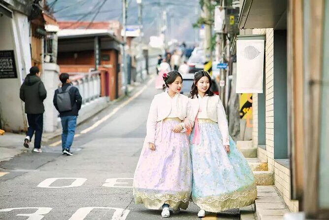 Gyeongbokgung Palace Hanbok Rental Experience in Seoul - The Crowds and Organization