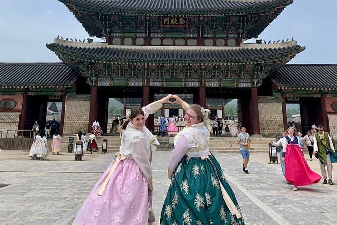 Gyeongbokgung to Bukchon in Hanbok Photography Walking tour - Key Points