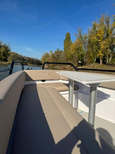 Gyr: 2-Hour Private Boat Sightseeing Tour - A Deep Dive into the Experience