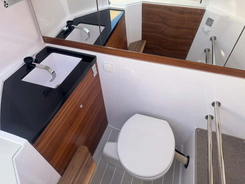 Gyr: 2-Hour Private Boat Sightseeing Tour - Who Should Book This Tour?