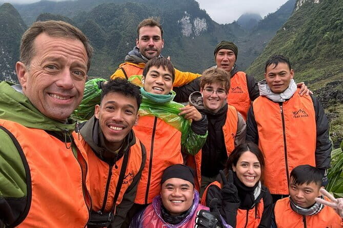 Ha Giang Loop - 6 Days Ride in Ban Gioc Waterfall and Ba Be Lake - Day 1: Quan Ba Heaven Gate & Dinh Vua Meo
