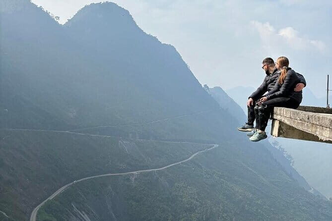 Ha Giang Loop Tour Motorbike 3 Days 2 Nights - Day 1: Mountain Passes and Mountain Towns