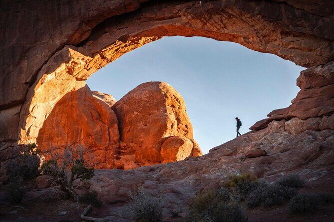Half Day Arches 4x4 with Delicate Arch Hike - Key Points