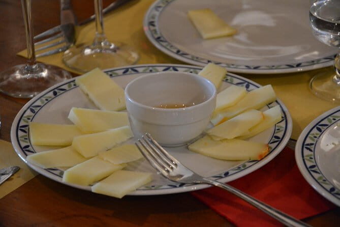 Half-Day Chianti Tour to 2 Wineries with Wine Tastings and Meal - Why This Tour Works Well