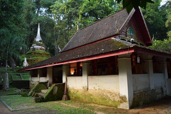 Half Day Doi Suthep Temple and short trekking on monk trail (Private Tour) - FAQ