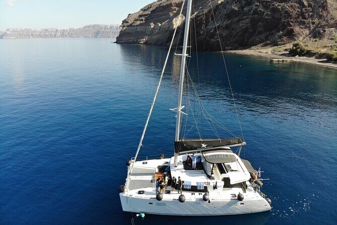 Half-Day Exclusive Catamaran Cruise in Santorini with Meal and Open Bar - An In-Depth Review of the Santorini Catamaran Experience