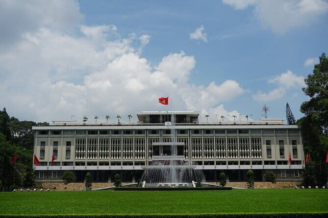 Half day Instagram Cafe Tour in Ho Chi Minh - Who Should Consider This Tour?