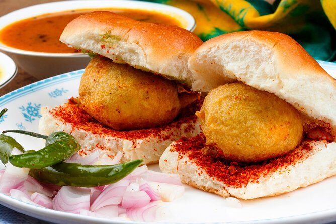 Half-Day Private Mumbai Chowpatty Tour Including Dinner - A Closer Look at the Tour Experience