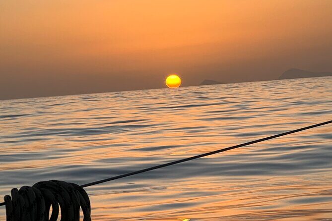 Half day Private Sailing cruise in Santorini island up to 6 pax - Experience a Private Sailing Cruise in Santorini: An Authentic Day at Sea