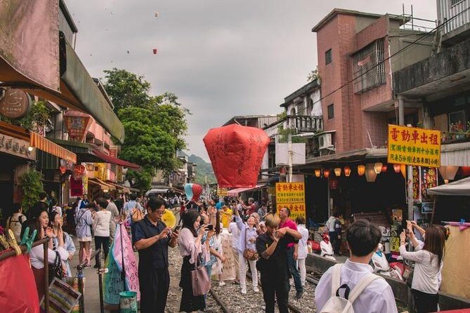 Half Day Private Tour to Jiufen, Shifen Waterfall & Pingxi Sky Lantern - FAQ