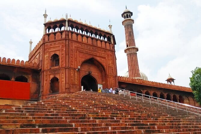 Half-Day Private Walking Tour of Old Delhi - Discovering Old Delhi: A Walk Through History and Bustling Markets